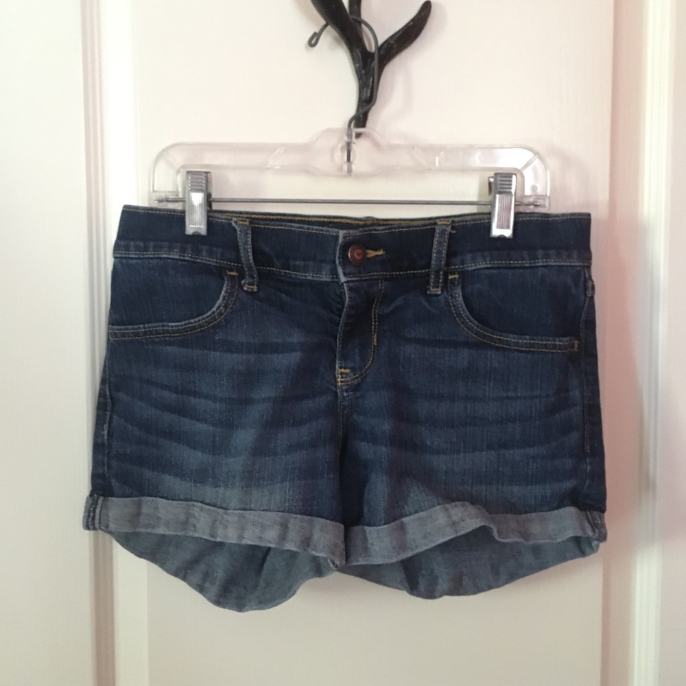 Hollister Low-Rise Midi Shorts